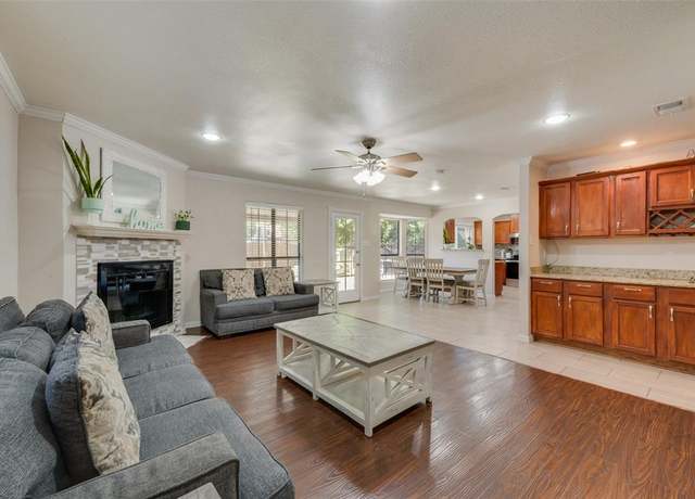 Property at 2333 Snowdon Dr, Arlington, TX 76018, 5 beds, 3 baths