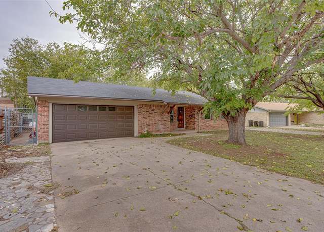 Property at 912 Penrod, Granbury, TX 76048, 3 beds, 2 baths