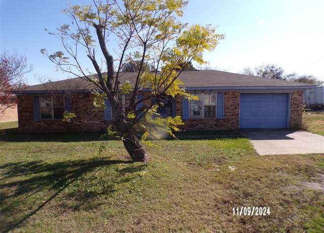 Property at 501 E Sycamore St, Bardwell, TX 75101, 3 beds, 2 baths