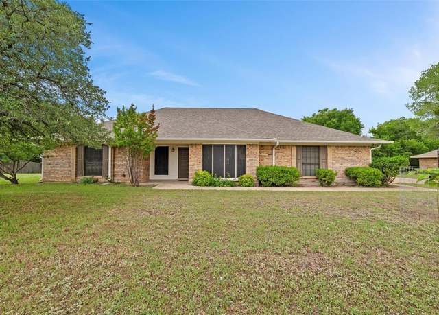 Property at 820 Castlemount St, Willow Park, TX 76087, 4 beds, 2 baths