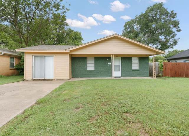 Property at 704 Euclid St, Cleburne, TX 76033, 3 beds, 1 bath