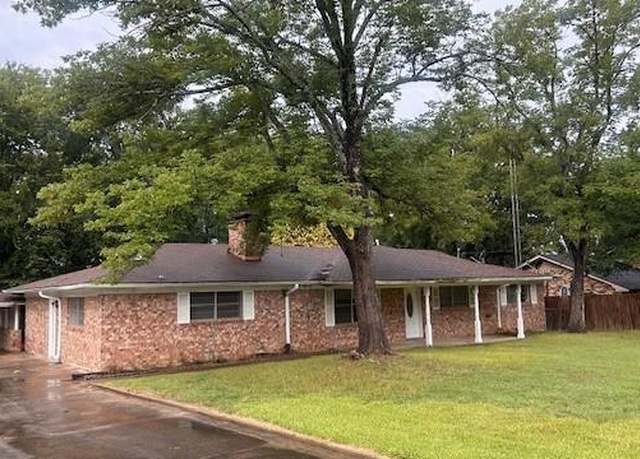 Property at 205 Short St, Canton, TX 75103, 5 beds, 2.5 baths