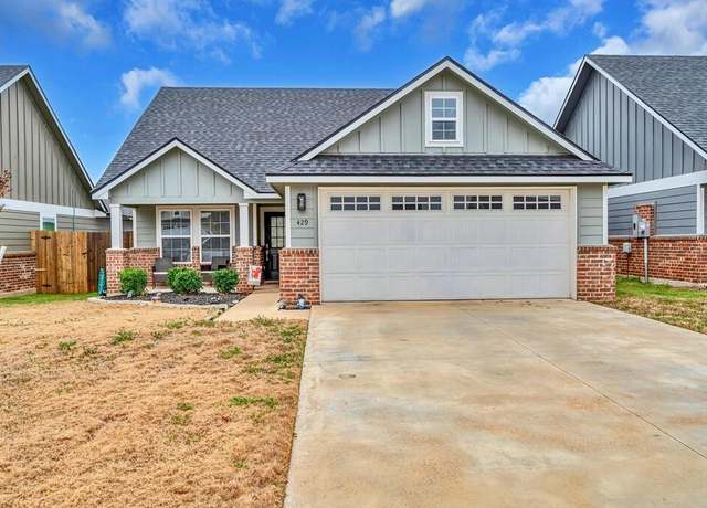 Property at 429 Travis Dr, Mcgregor, TX 76657, 3 beds, 2 baths