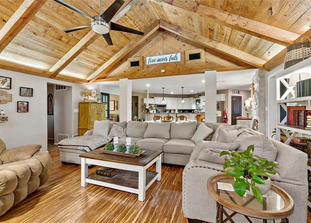 Property at 3075 Clark Ln, Paris, TX 75460, 3 beds, 2.5 baths