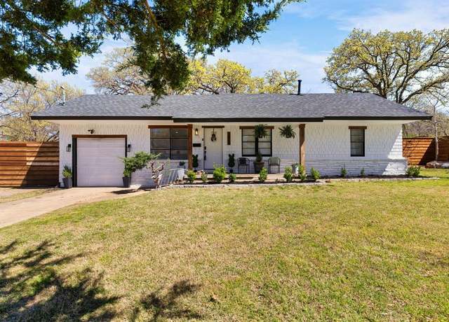 Property at 1825 Provine St, Fort Worth, TX 76103, 3 beds, 2 baths