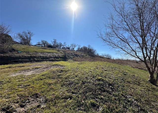 Property at 1014 Gallant Fox Dr, Dallas, TX 75211