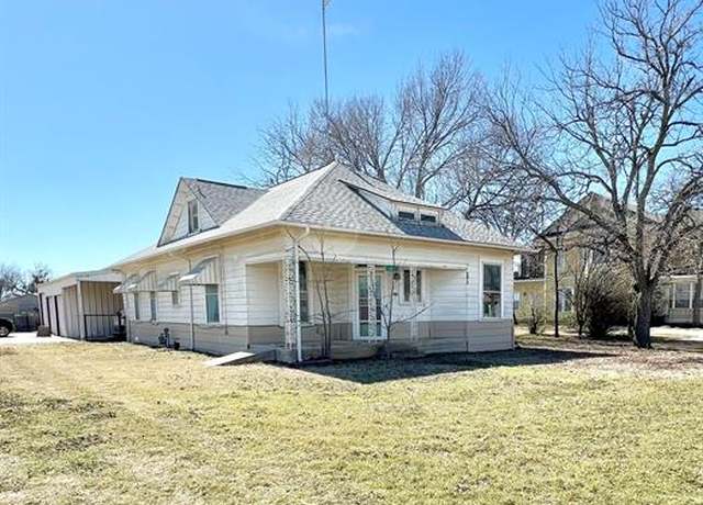 Property at 301 W Belknap St, Jacksboro, TX 76458, 3 beds, 2 baths