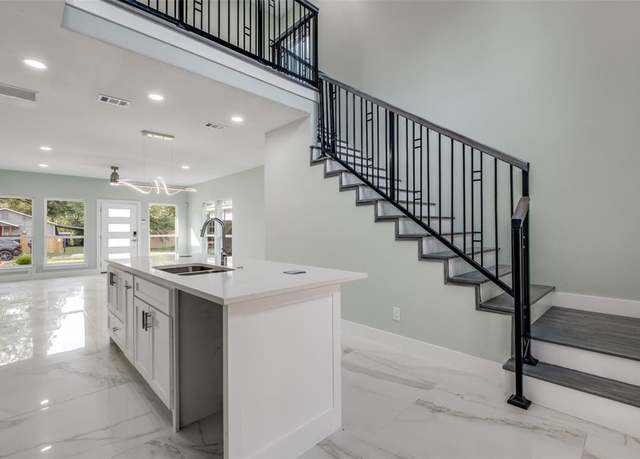 Property at 2417 Felton Ct, Dallas, TX 75215, 4 beds, 3.5 baths