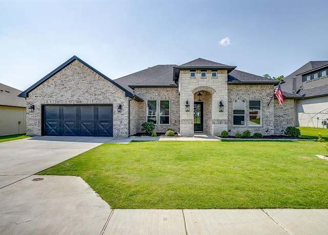 Property at 1225 Crown Valley Dr, Weatherford, TX 76087, 5 beds, 3 baths