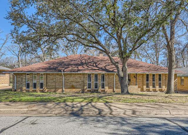 Property at 711 Little Creek Dr, Duncanville, TX 75116, 4 beds, 3 baths