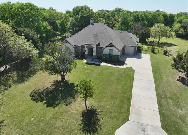 Property at 1030 Rio Grande Way, Weatherford, TX 76087, 4 beds, 2.5 baths