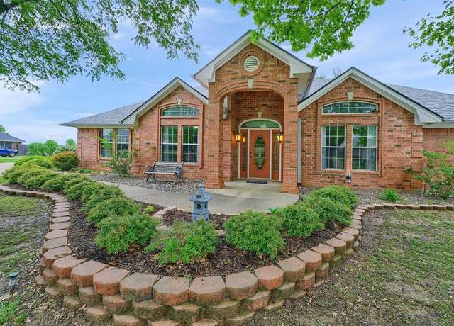 Property at 133 Chrissa Dr, Pottsboro, TX 75076, 3 beds, 2.5 baths