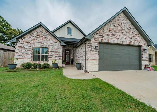 Property at 121 Vaughn Ln, Quinlan, TX 75474, 3 beds, 2 baths