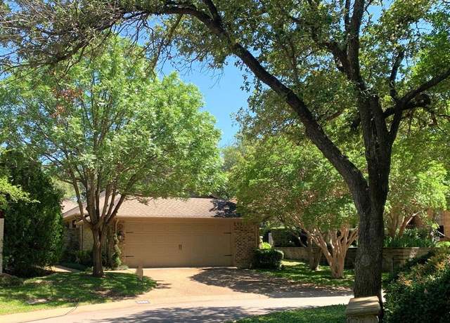 Property at 5006 Village Ct, Dallas, TX 75248, 3 beds, 2.5 baths