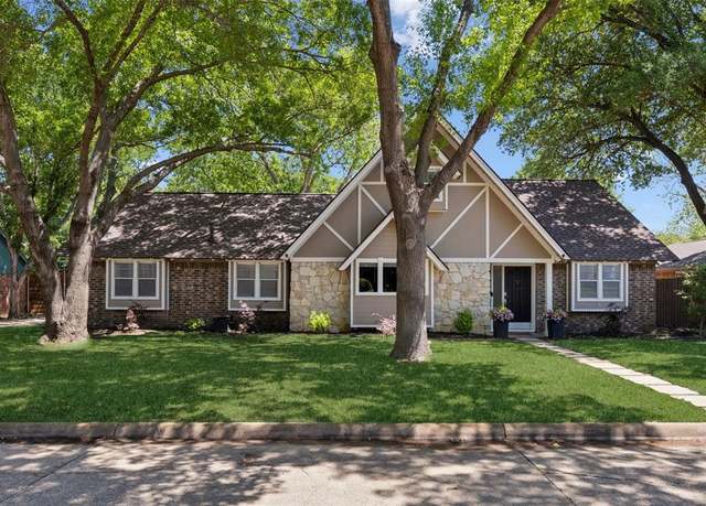 Property at 2222 Ravenwood Dr, Grand Prairie, TX 75050, 3 beds, 2 baths