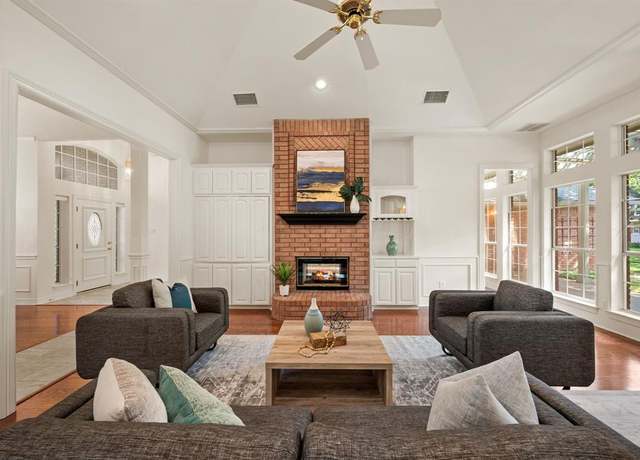 Property at 6808 N Oaks Dr, North Richland Hills, TX 76182, 3 beds, 2 baths