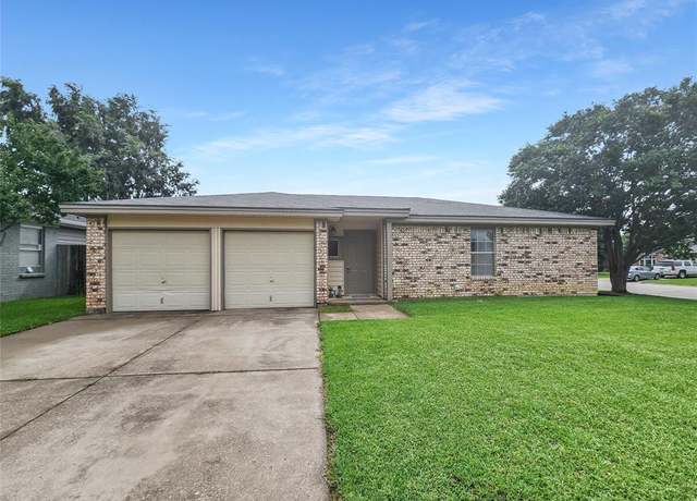 Property at 631 Sharp St, Mansfield, TX 76063, 3 beds, 2 baths