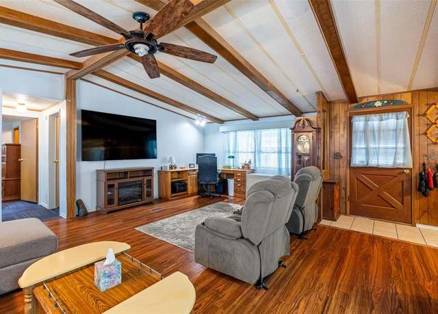 Property at 6524 Ashley Ct, Granbury, TX 76049, 3 beds, 2 baths