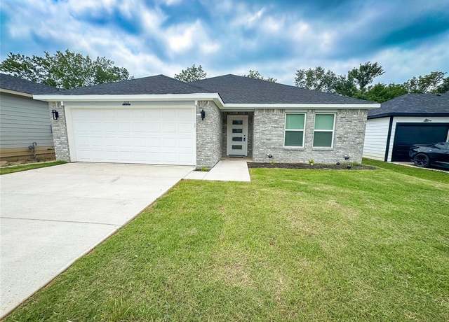 Property at 609 E 14th Ave, Corsicana, TX 75110, 3 beds, 2 baths