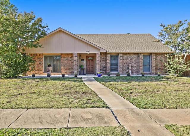 Property at 2609 Kimberly Dr, Garland, TX 75040, 4 beds, 2 baths