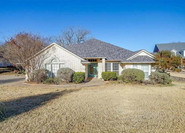 Property at 8525 Kingsley Cir, Granbury, TX 76049, 3 beds, 2 baths