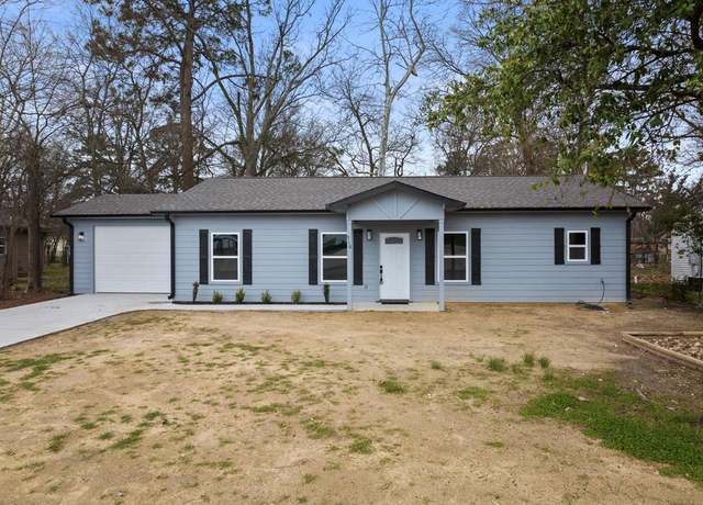Property at 516 Elm St, Pittsburg, TX 75686, 3 beds, 2 baths