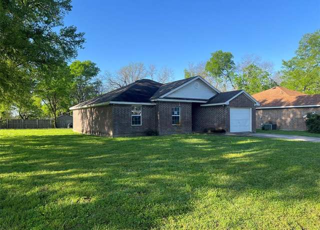 Property at 700 E 6th St, Bonham, TX 75418, 3 beds, 2 baths