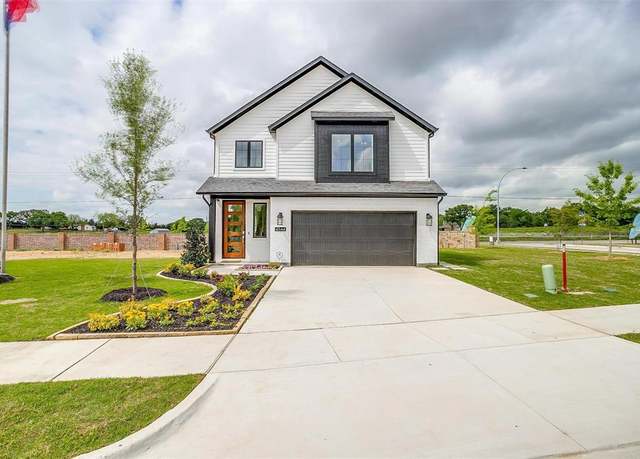 Property at 4544 Hogans Alley Dr, Arlington, TX 76001, 4 beds, 2.5 baths