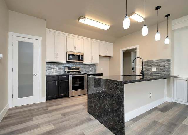 Property at 716 River Hill Ln, Fort Worth, TX 76114, 4 beds, 2.5 baths