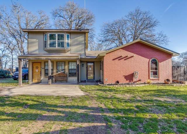 Property at 7220 Jay Ln, Azle, TX 76020, 4 beds, 3 baths