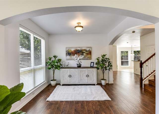 Property at 6807 Lagoon Dr, Grand Prairie, TX 75054, 4 beds, 2.5 baths