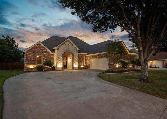 Property at 1027 Addison Ave, Pottsboro, TX 75076, 4 beds, 2.5 baths
