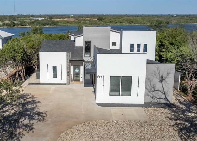 Property at 721 Grandview Dr, Granbury, TX 76049, 3 beds, 3.5 baths