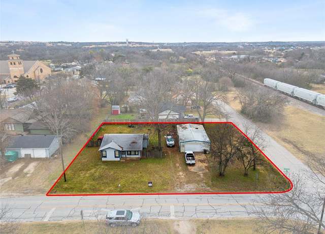 Property at 100 E Eldred St, Burleson, TX 76028, 2 beds, 1 bath