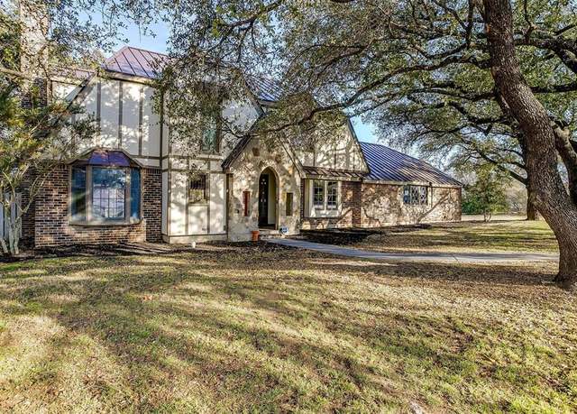 Property at 907 Country Club Rd, Cleburne, TX 76033, 4 beds, 3.5 baths