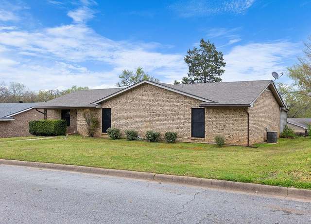 Property at 3014 Jennifer Ave, Denison, TX 75020, 4 beds, 2 baths