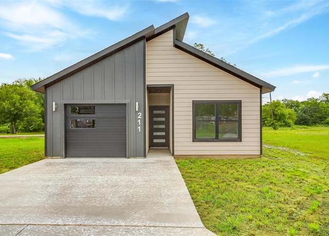 Property at 211 N 4th St, Grandview, TX 76050, 3 beds, 2 baths
