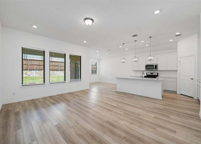 Property at 1812 Lockhart Dr, Forney, TX 75126, 4 beds, 2 baths
