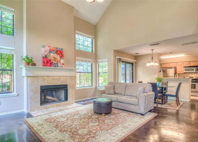 Property at 422 Santa Fe Trl #11, Irving, TX 75063, 2 beds, 2.5 baths