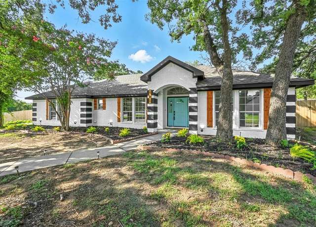 Property at 400 Baldwin Dr, Joshua, TX 76058, 3 beds, 2 baths
