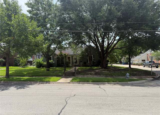 Property at 1719 Elmwood Ave, Corsicana, TX 75110, 3 beds, 2 baths