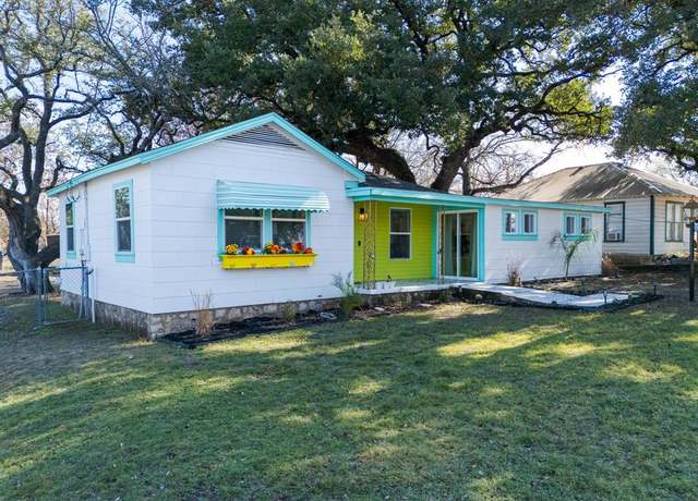 Property at 615 N Ridge St, Lampasas, TX 76550, 3 beds, 2 baths