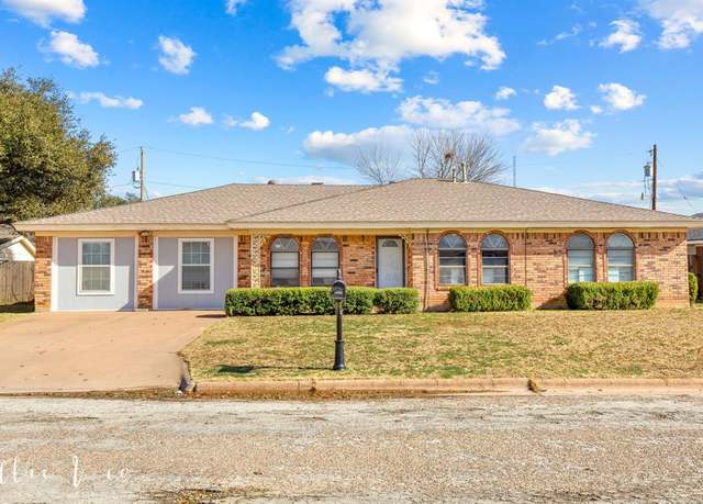 Property at 20 Stonegate Rd, Abilene, TX 79606, 6 beds, 2 baths