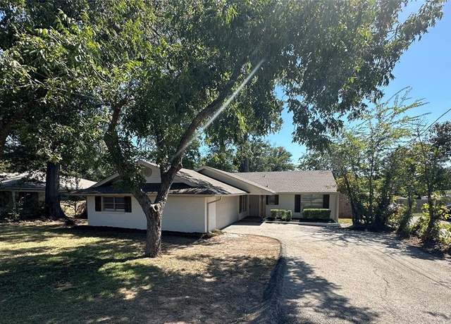 Property at 3206 Old Jacksonville, Tyler, TX 75701, 3 beds, 2 baths