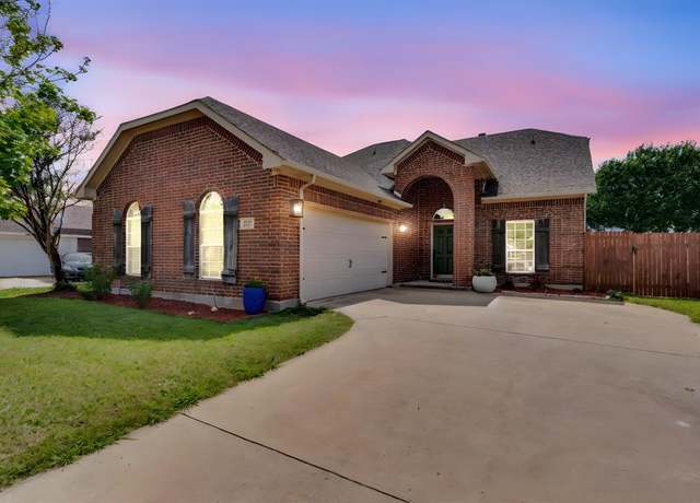 Property at 107 Oak Hollow Ln, Red Oak, TX 75154, 4 beds, 3 baths