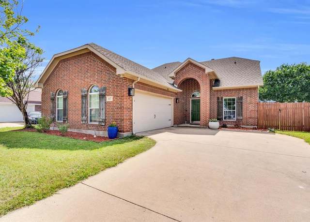 Property at 107 Oak Hollow Ln, Red Oak, TX 75154, 4 beds, 3 baths
