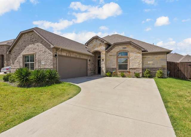 Property at 3724 Twin Pines Dr, Grand Prairie, TX 76065, 4 beds, 3 baths