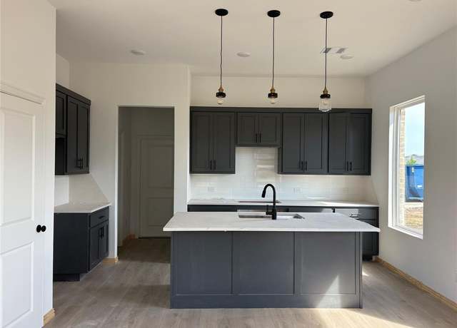 Property at 717 Kerrville Ln, Plano, TX 75075, 3 beds, 2.5 baths