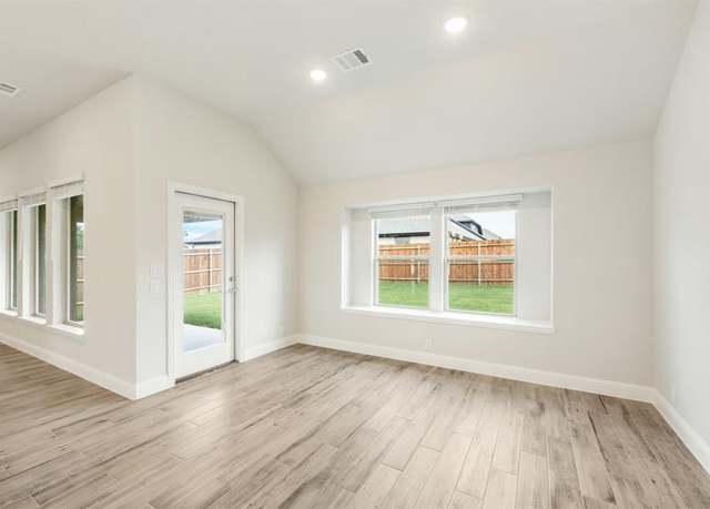 Property at 3409 Nightingale Ln, Midlothian, TX 76065, 4 beds, 3 baths