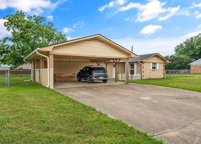 Property at 1601 Elizabeth St, Kaufman, TX 75142, 3 beds, 2 baths